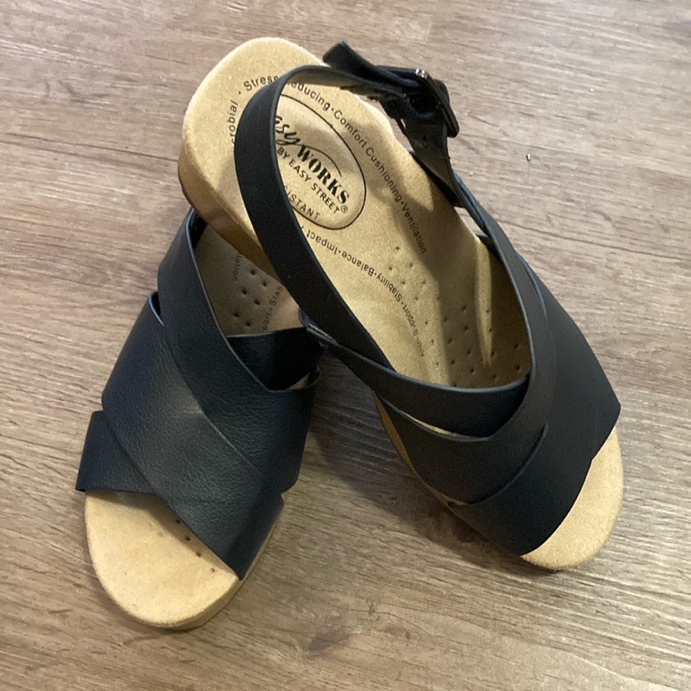 Easy Street Women’s Raffey Wedge Sandals